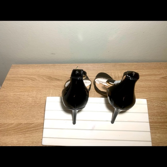 BRAND NEW! Never worn PATENT BLACK STRAP HEEL - Picture 4 of 4